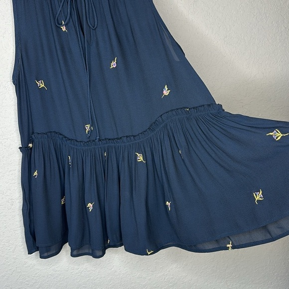 Loft Embroidered Camisole Top Size Small - Picture 3 of 10